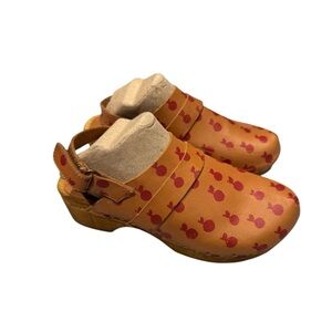 BOBO CHOSES Tan and Red Apple Print Kids Clogs - size 30EU (13C)